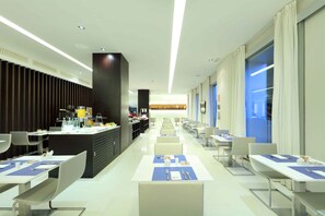 Desayuno buffet todos los días (con cargo)