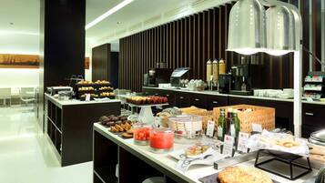 Desayuno buffet todos los días (con cargo)