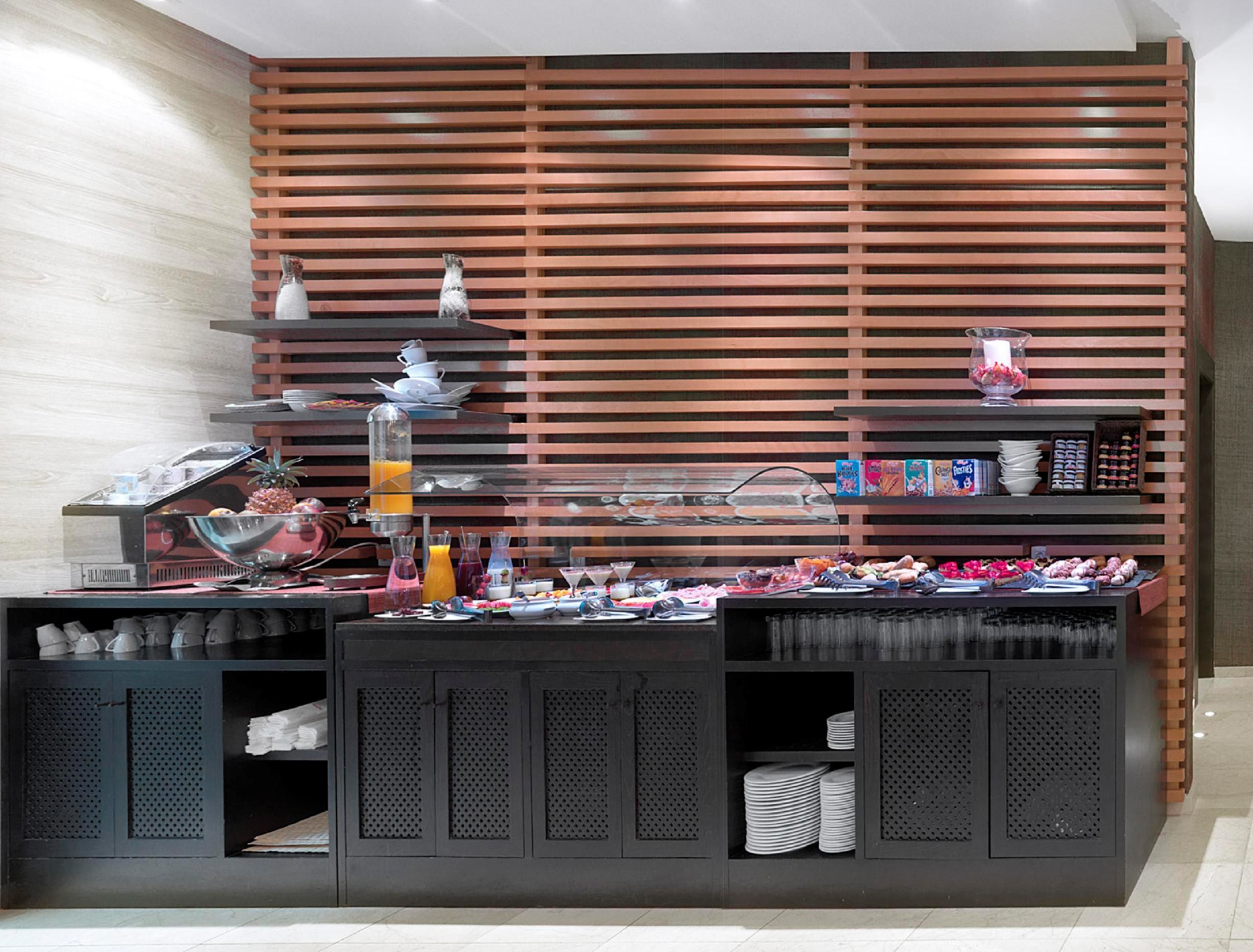 daily buffet breakfast for a fee