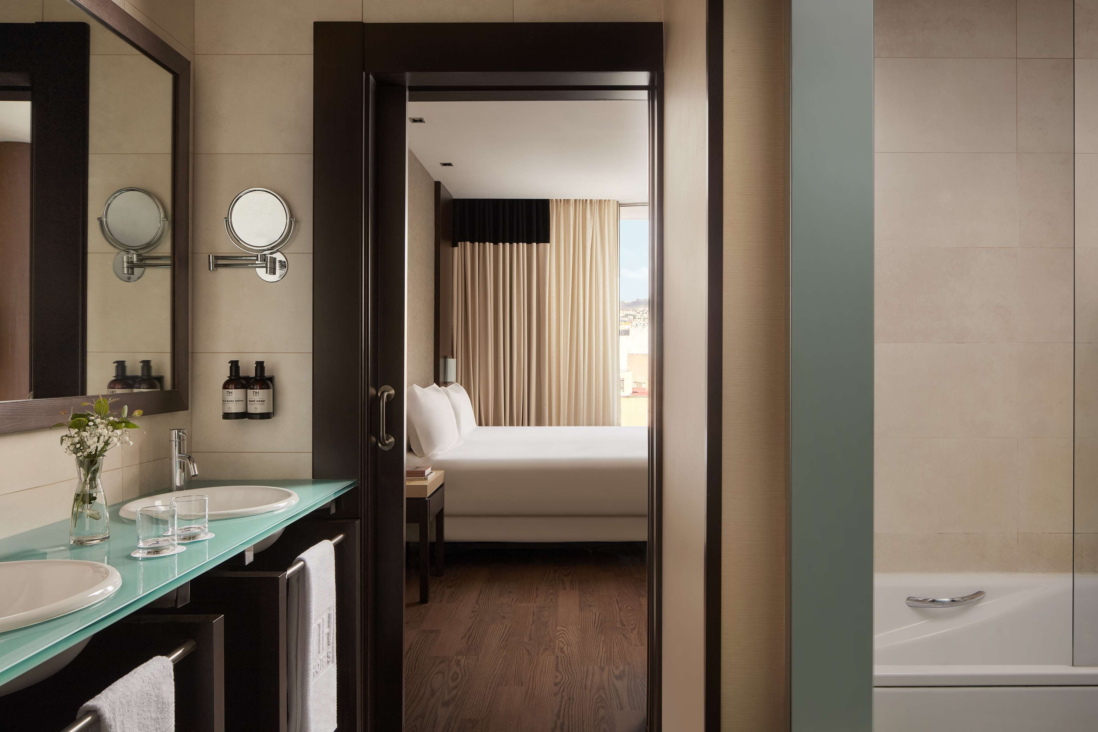 superior room | bathroom | combined shower/bathtub, eco-friendly toiletries, hair dryer, bidet