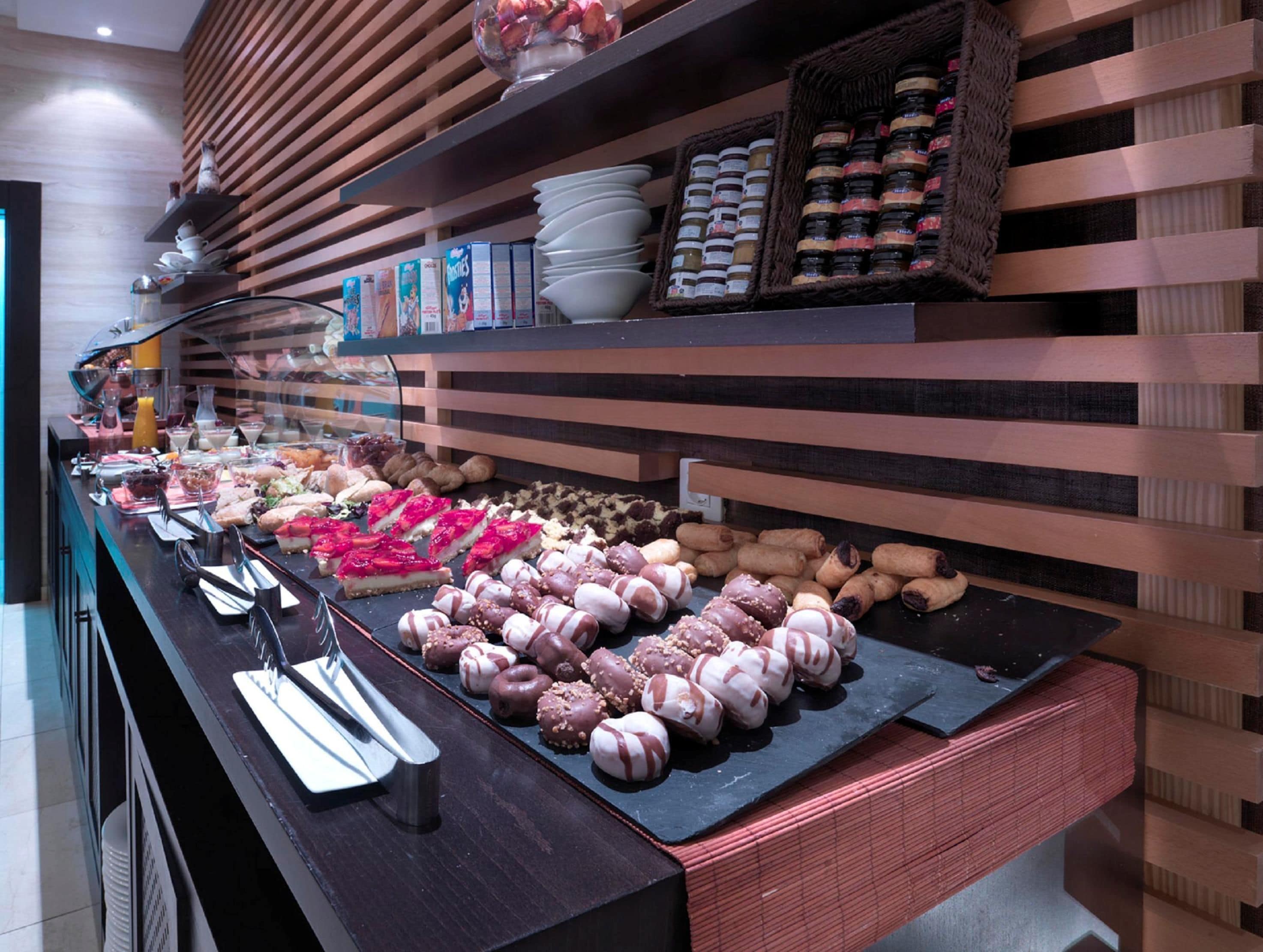 daily buffet breakfast for a fee