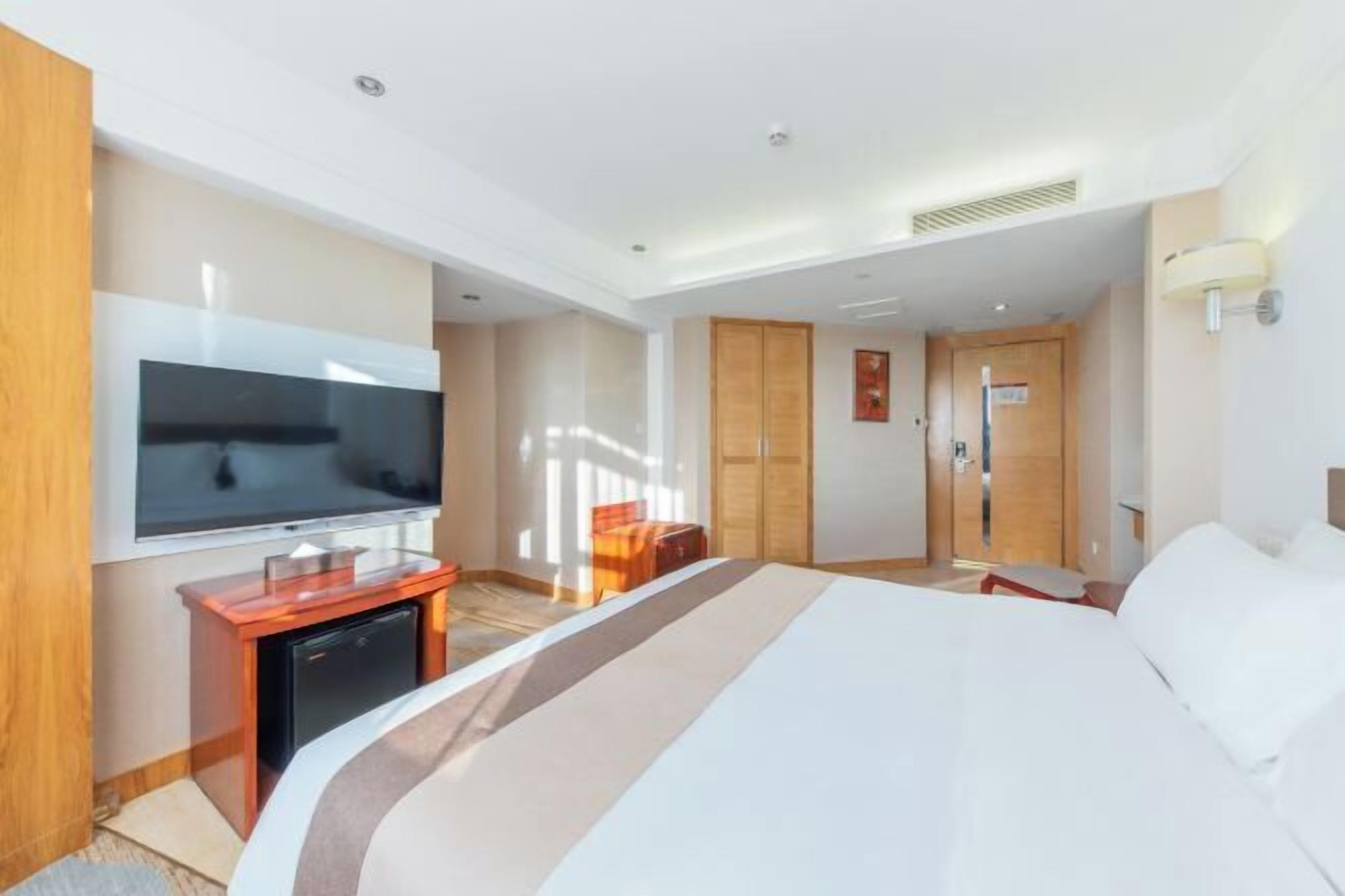 Premium bedding, down comforters, pillowtop beds, in-room safe