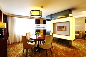 雪櫃、微波爐 (按要求提供)、咖啡機/沖茶器