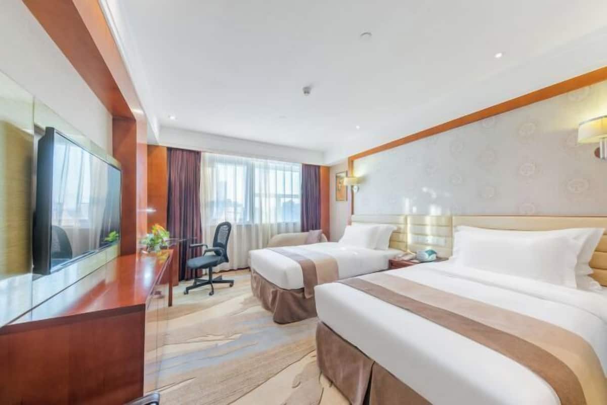 Premium bedding, down comforters, pillowtop beds, in-room safe