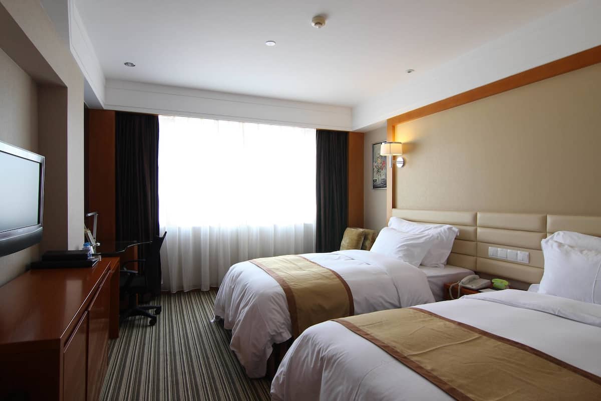 Business Twin Room | Premium bedding, down comforters, pillowtop beds, in-room safe