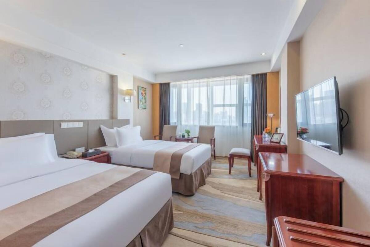 Premium bedding, down comforters, pillowtop beds, in-room safe