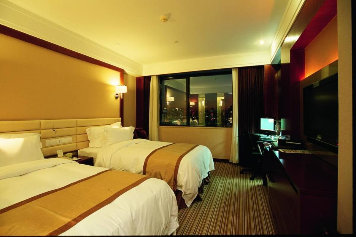 Premium bedding, down comforters, pillowtop beds, in-room safe