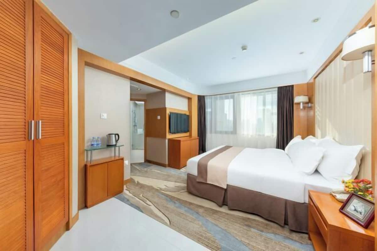 Premium bedding, down comforters, pillowtop beds, in-room safe
