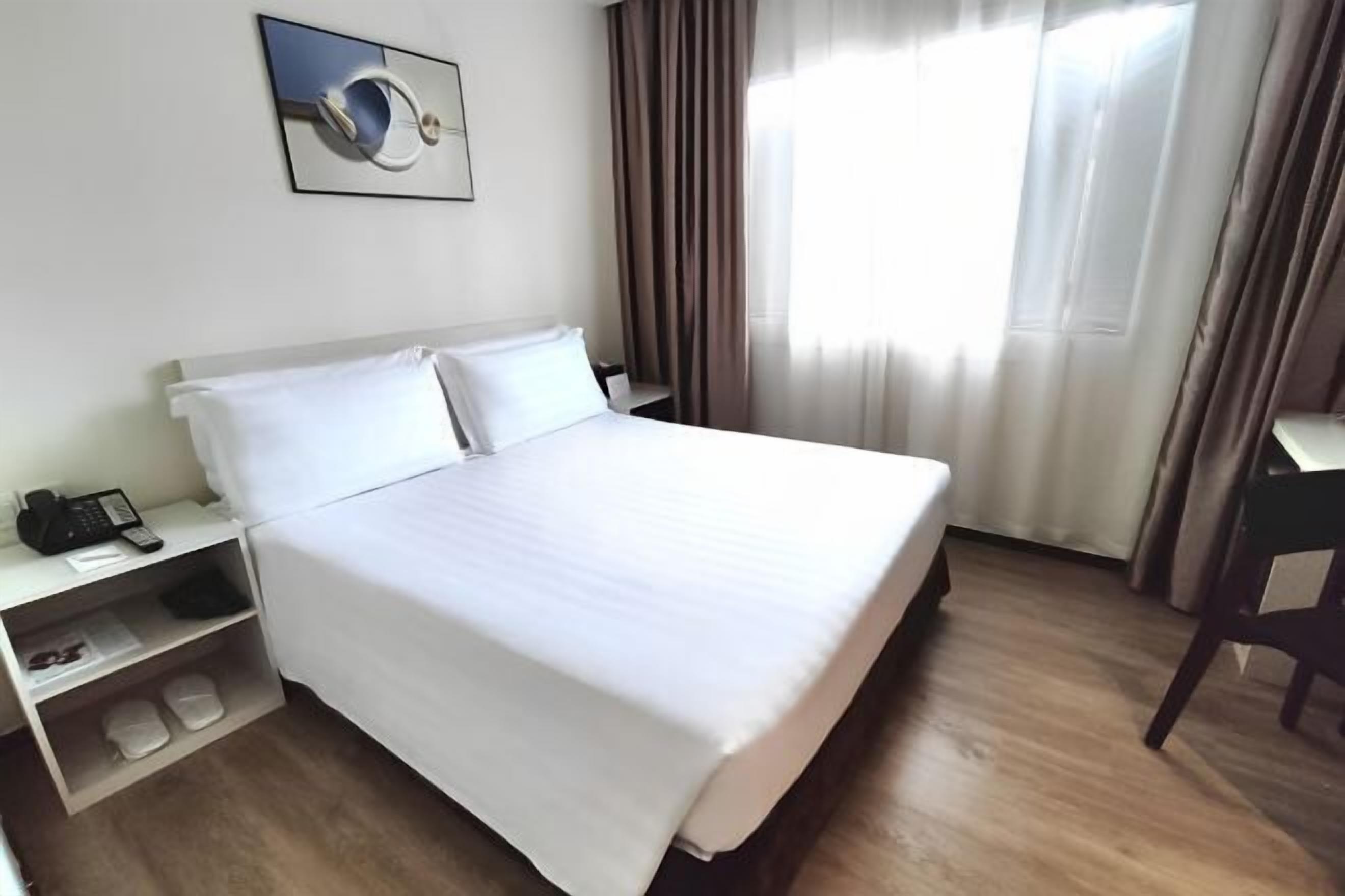 Minibar, in-room safe, desk, soundproofing