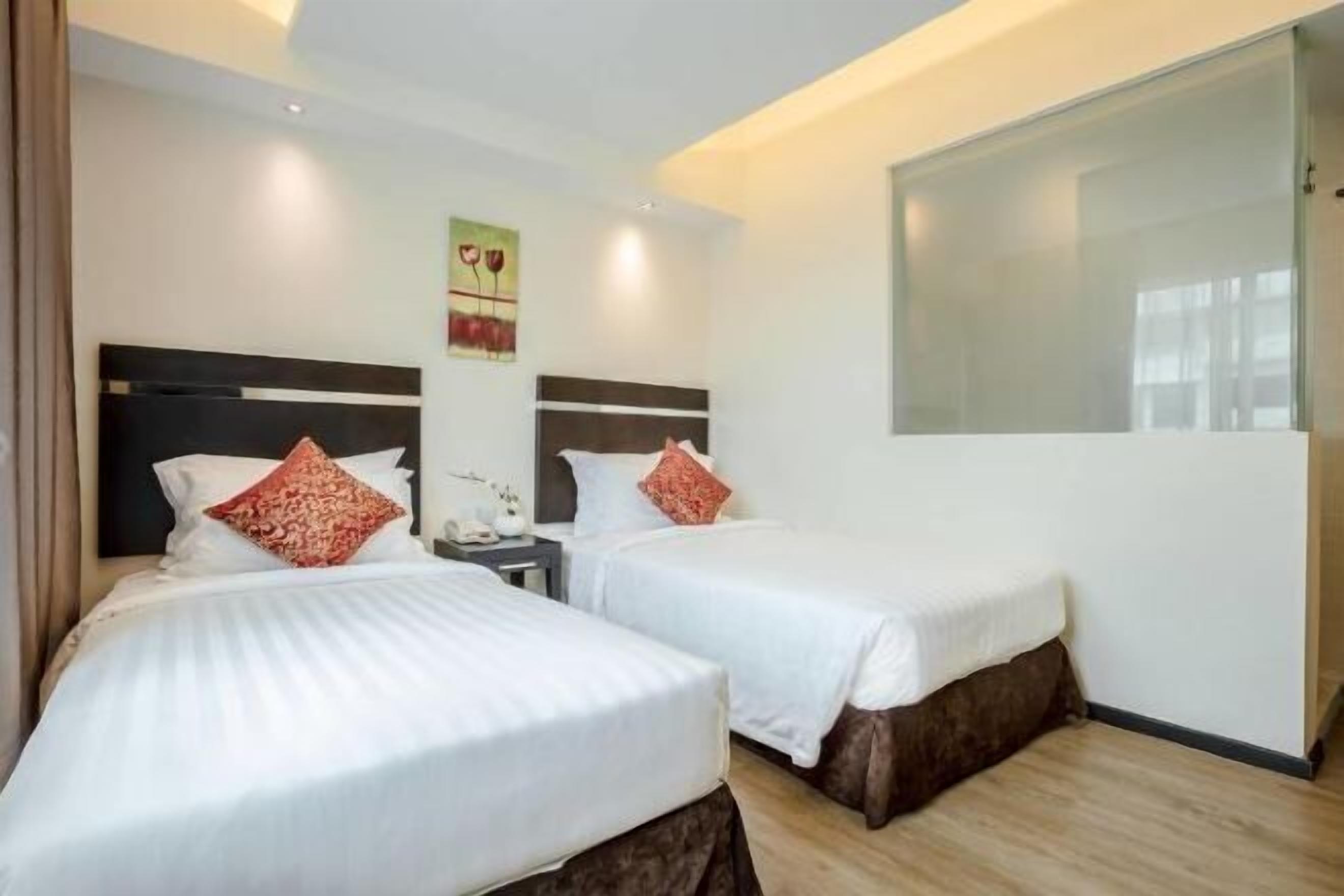 Minibar, caja fuerte, escritorio y sistema de insonorización