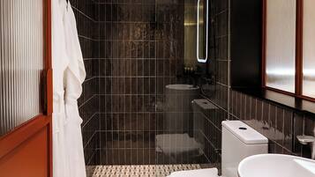 Deluxe Twin Room | Bilik Mandi | Pancuran mandi, kelengkapan dandanan diri percuma, pengering rambut