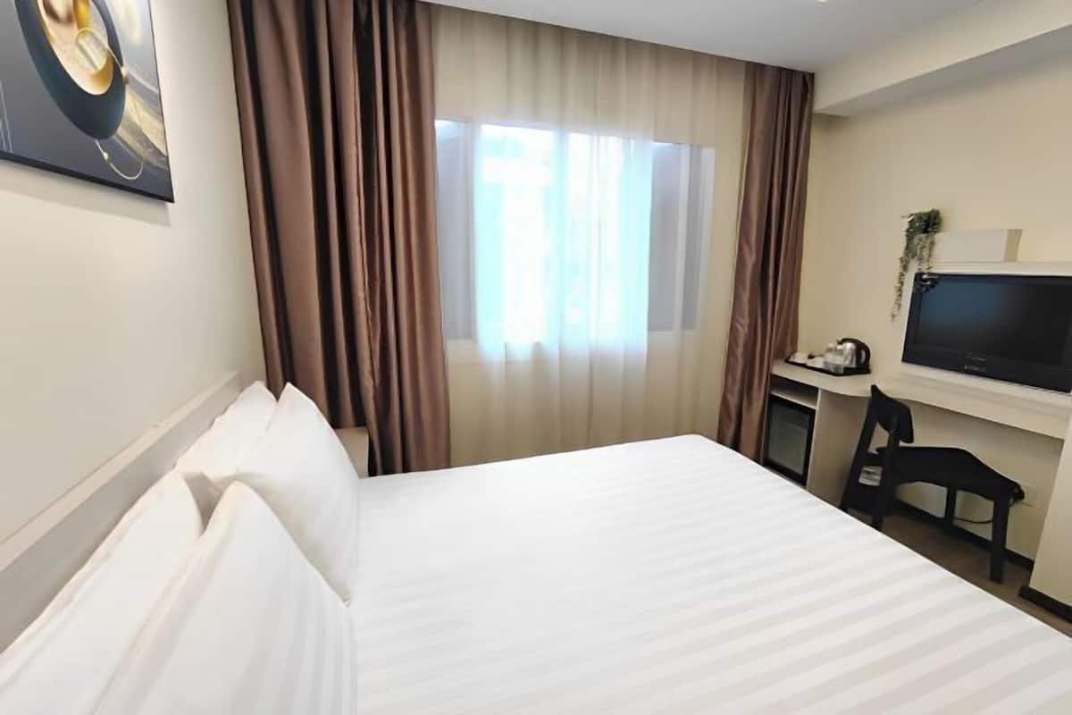 1 bedroom, minibar, in-room safe, desk