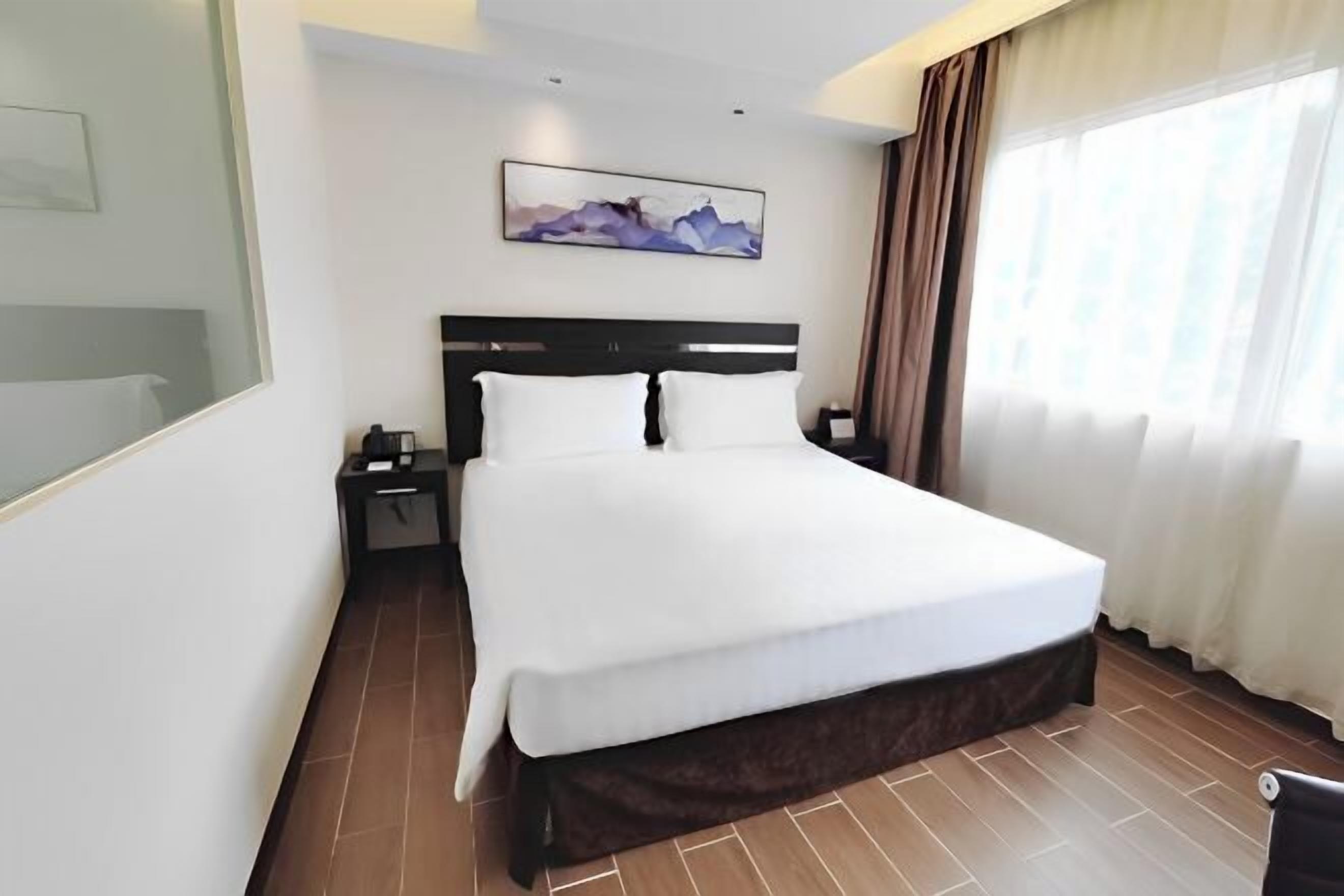 Minibar, in-room safe, desk, soundproofing