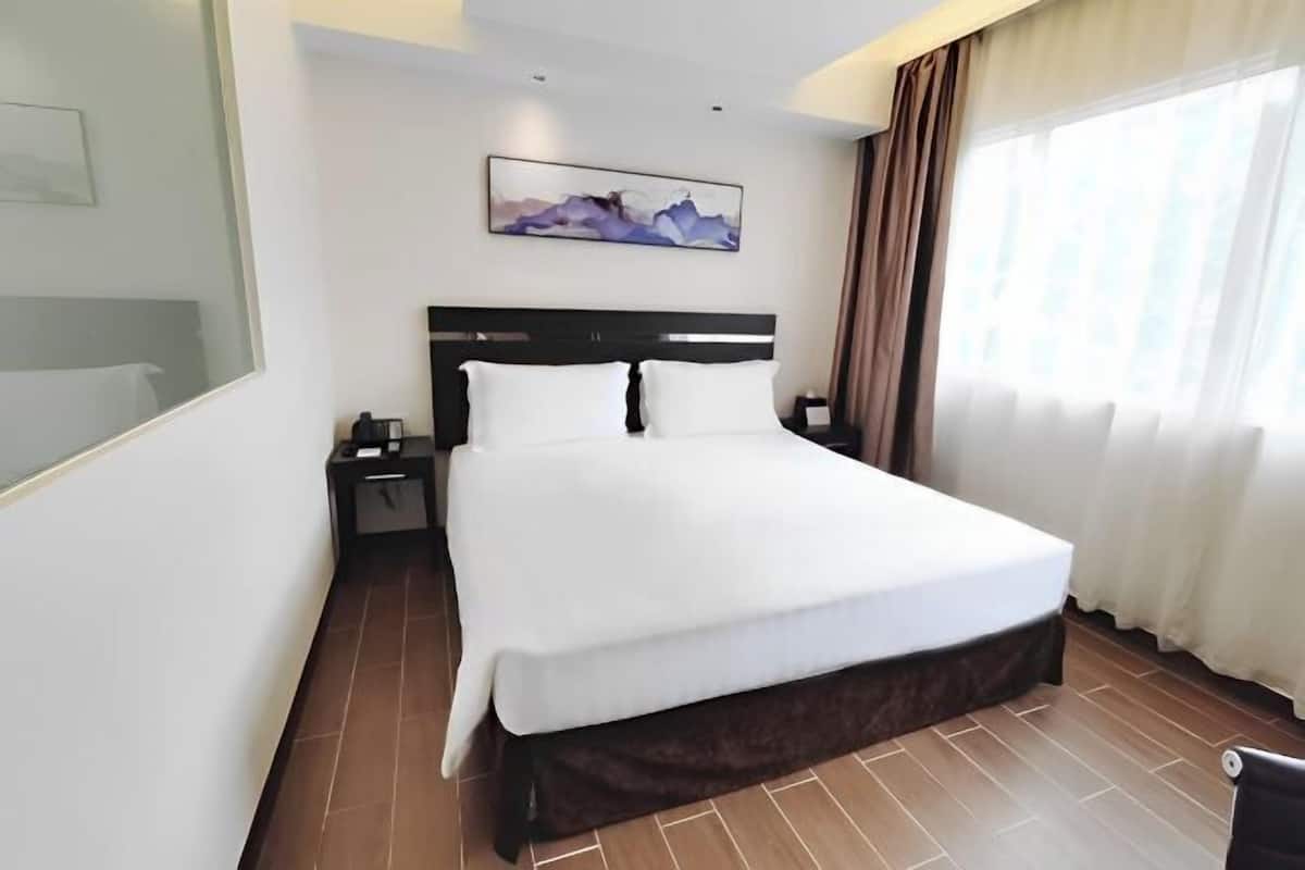 1 bedroom, minibar, in-room safe, desk