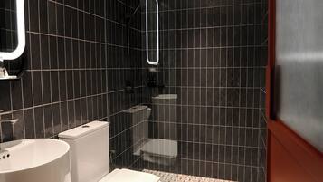 Premier Room | Bilik Mandi | Pancuran mandi, kelengkapan dandanan diri percuma, pengering rambut