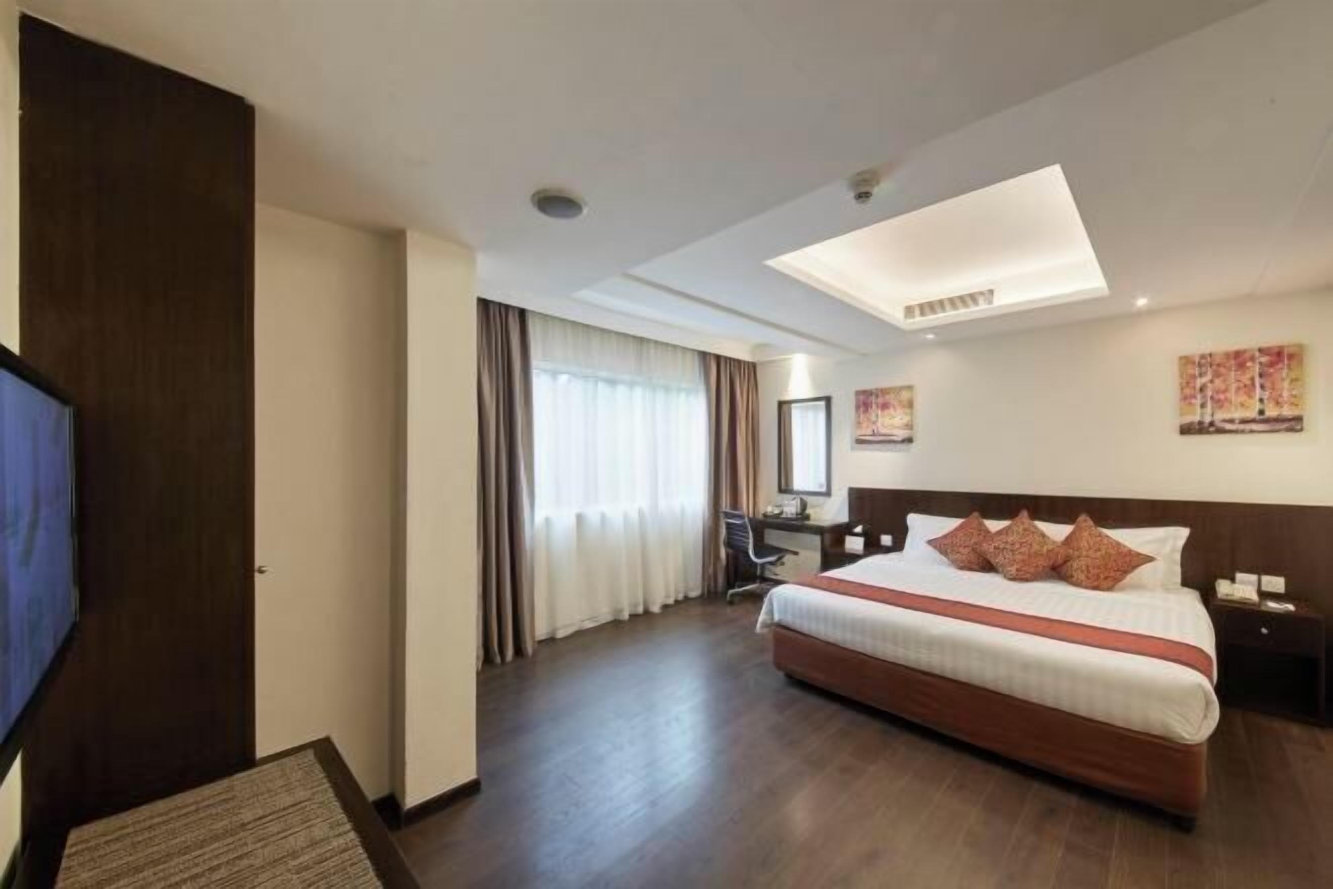 Minibar, in-room safe, desk, soundproofing