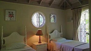 客房内保险箱、熨斗/熨衣板、免费 WiFi、特色家居