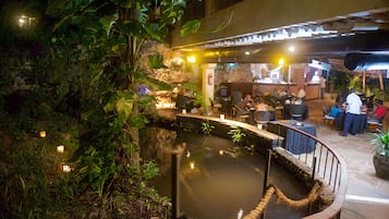 3 restaurants, spécialités Cuisine à base de fruits de mer