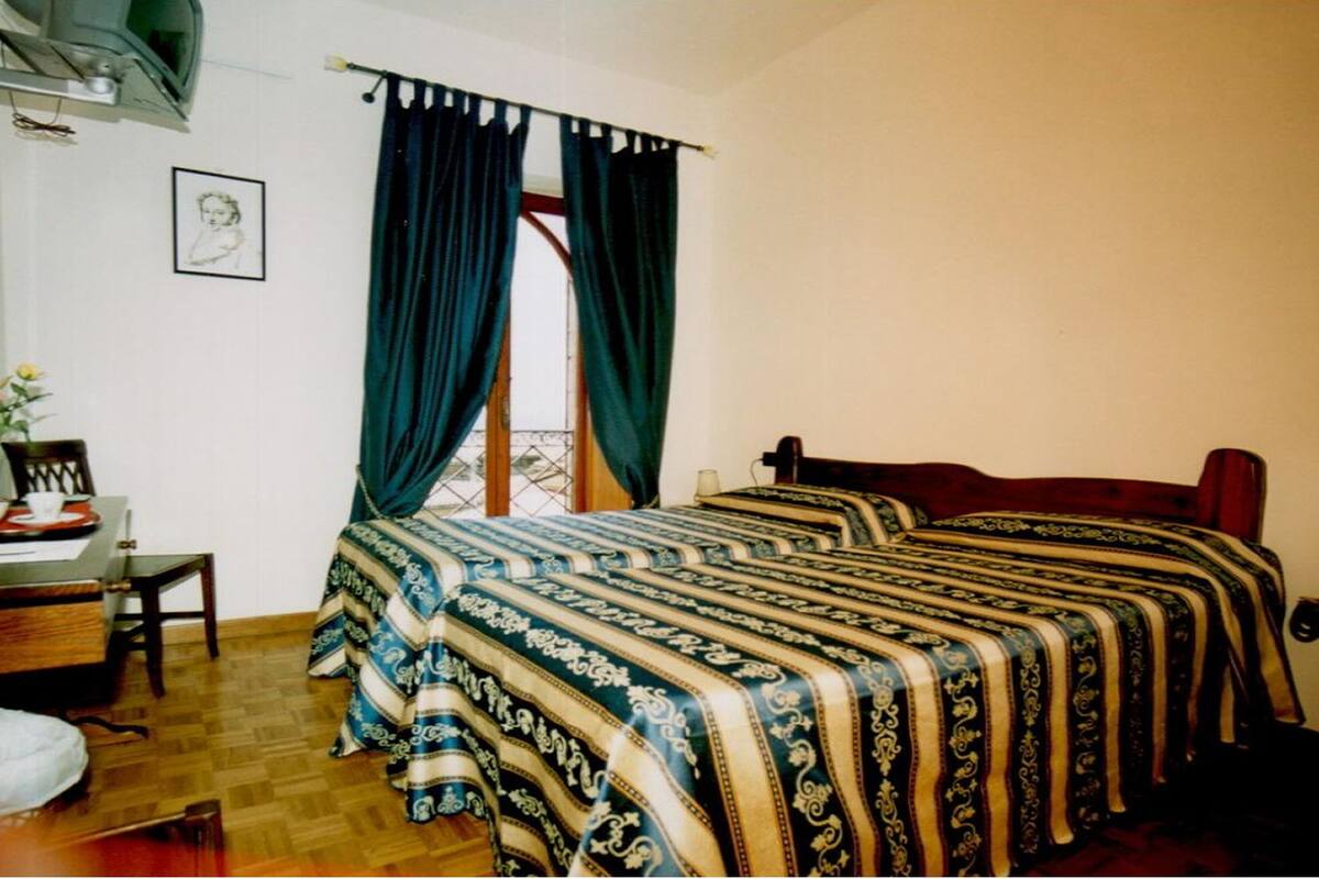 Double Room Musicisti | Select Comfort beds, minibar, in-room safe, desk