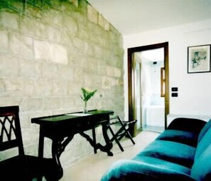 Standard Room | Living area