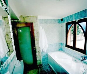 Standard Room | Bathroom