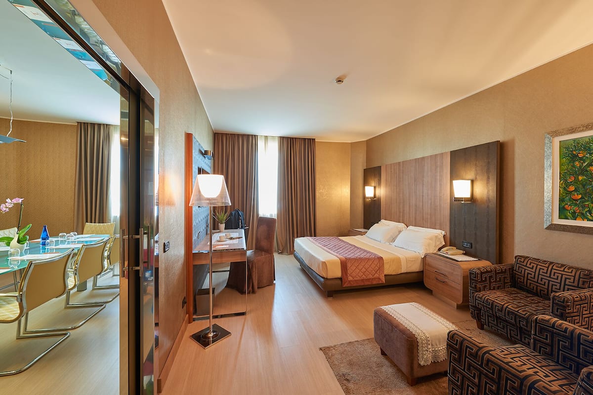 presidential suite | 1 bedroom, hypo-allergenic bedding, minibar, in-room safe