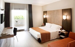 Allergitestet sengetøy, minibar, safe på rommet og skrivebord