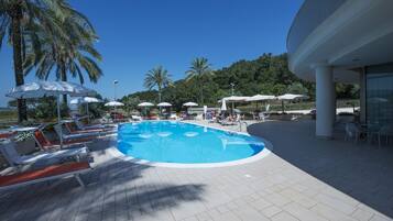 Piscina a l'aire lliure de temporada