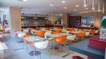 Frühstück, Mittagessen und Abendessen