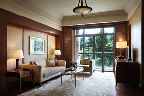 Minibar, in-room safe, desk, soundproofing - Dongjiao State Guest Hotel (Shanghai)