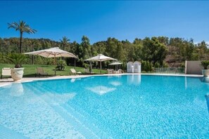 Outdoor pool, pool loungers