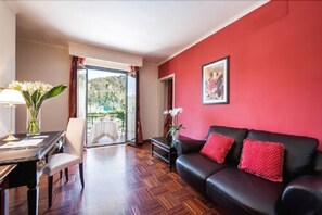 Classic Single Room | Living room