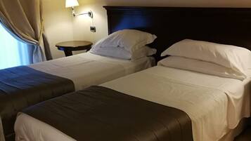 Habitación clásica con 2 camas individuales, 2 camas individuales | Ropa de cama de alta calidad y minibar