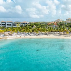 Plage privée, sable blanc, cabines gratuites, chaises longues