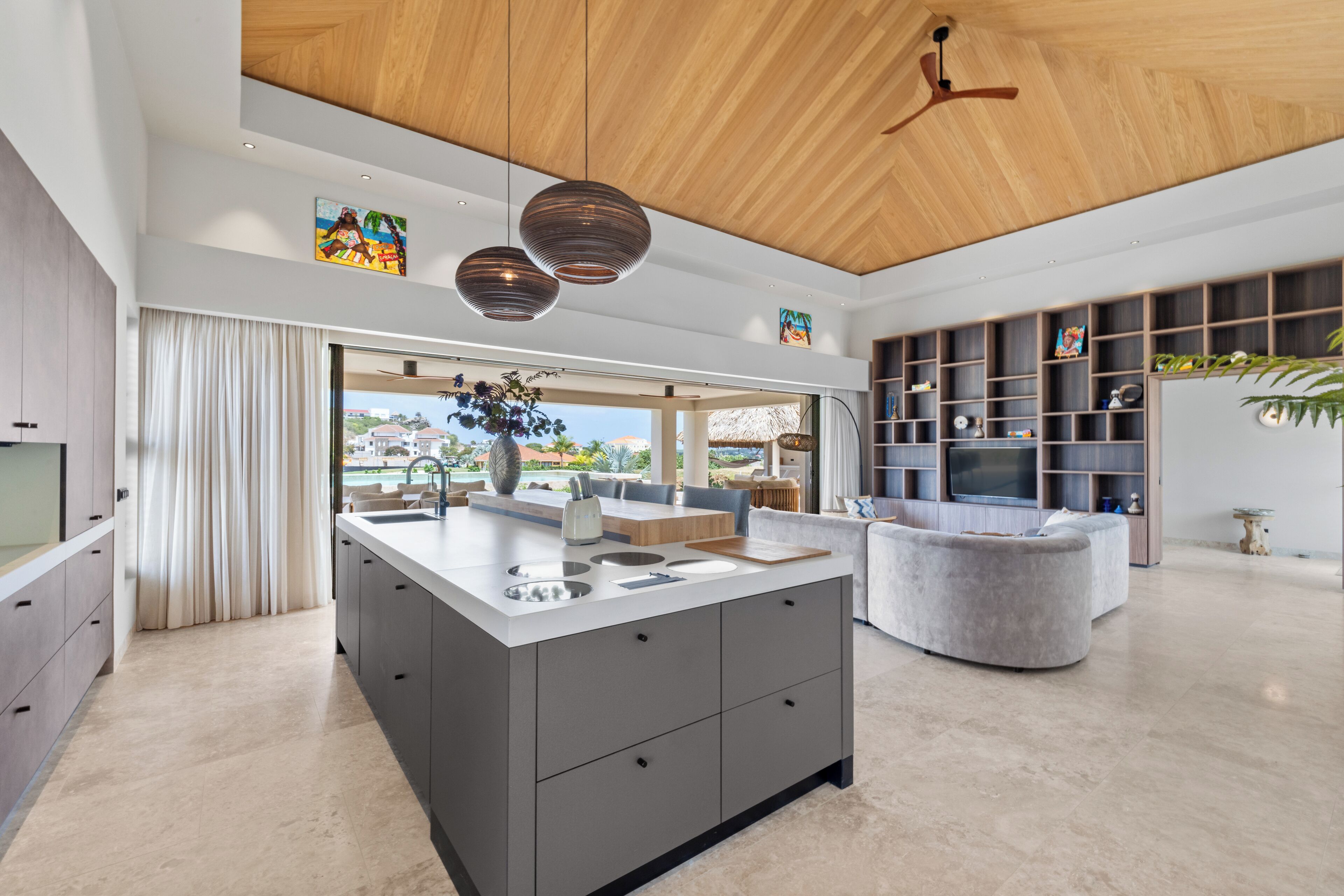 奢华别墅 | 私人厨房 | 大冰箱、微波炉、烤箱、炉灶