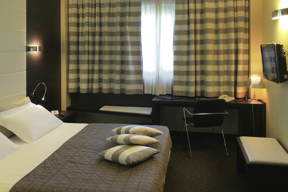 Superior Room, 1 Double Bed | Premium bedding, down comforters, Select Comfort beds, minibar