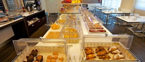 Daily continental breakfast (EUR 10 per person)