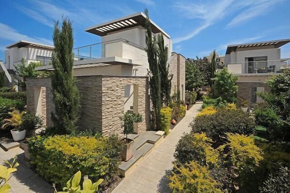 Exterior - E Hotel Spa & Resort Cyprus (Pervolia)