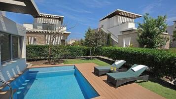 Villa, 1 Bedroom, Jetted Tub, Poolside | Egyptian cotton sheets, minibar, in-room safe, desk