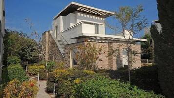 Villa, 1 Bedroom, Jetted Tub, Poolside | Courtyard