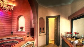 A luxurious bathroom with a large bathtub, a separate shower area, and a vanity with a sink. - Le Riad Monceau (Marrakech)