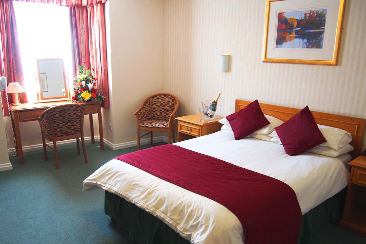 In-room safe, desk, iron/ironing board (on request), WiFi (free)