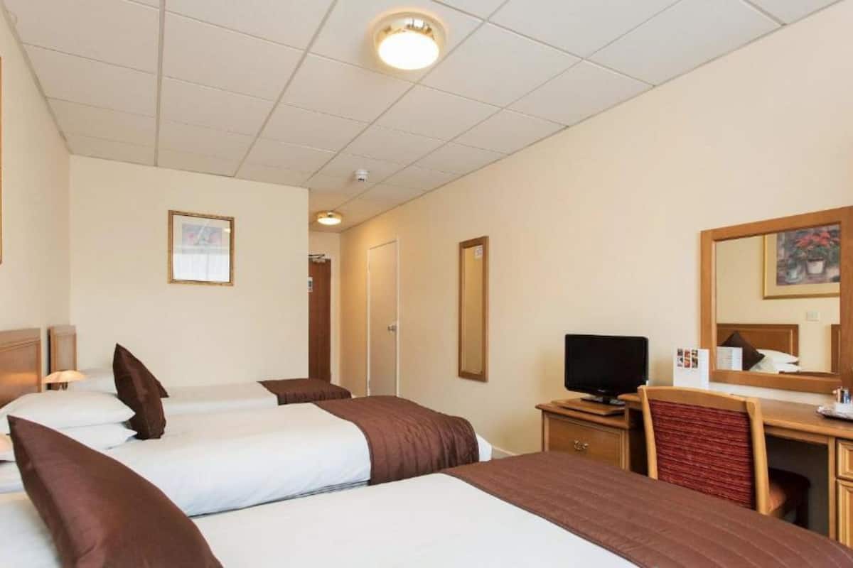 In-room safe, desk, iron/ironing board (on request), WiFi (free)