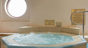 Indoor spa tub