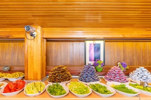 فطور إنجليزي مجانًا يوميًا