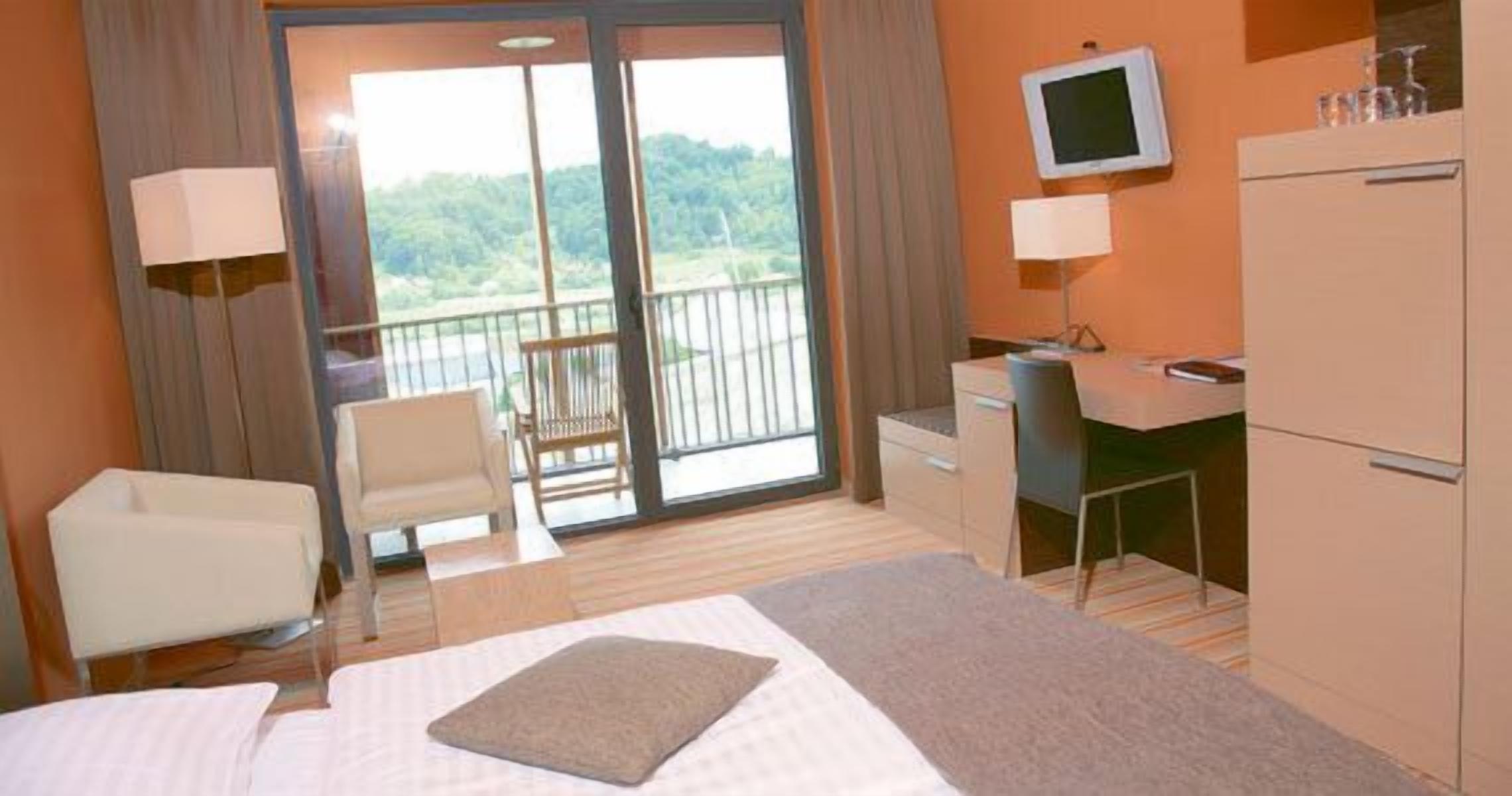 minibar, in-room safe, desk, soundproofing