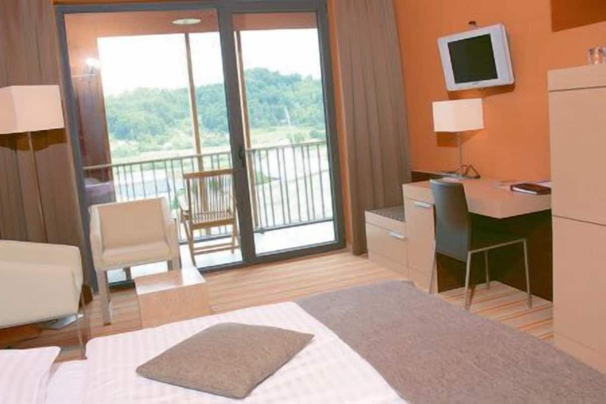 minibar, in-room safe, desk, soundproofing