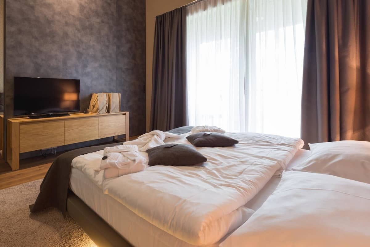 Suite | Minibar, coffres-forts dans les chambres, bureau, chambres insonorisées