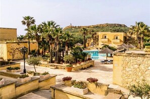 室外游泳池