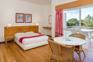 Basic Studio, Garden View